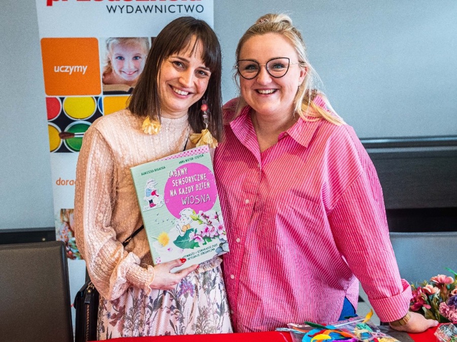 Agnieszka Bugajska i Anna Wiktor-Stępień — Autorzy, BLIŻEJ PRZEDSZKOLA